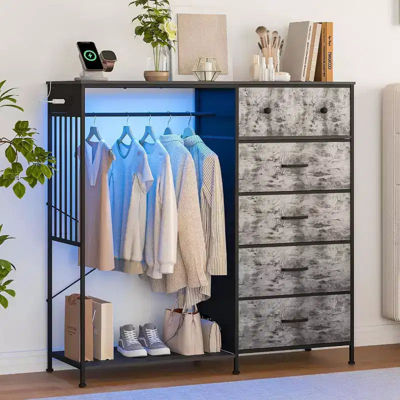 Nero/Marrone/Grigio/Bianco | Cassettiera a 6 cassetti con appendiabiti, LED e stazione di ricarica | 1 persona