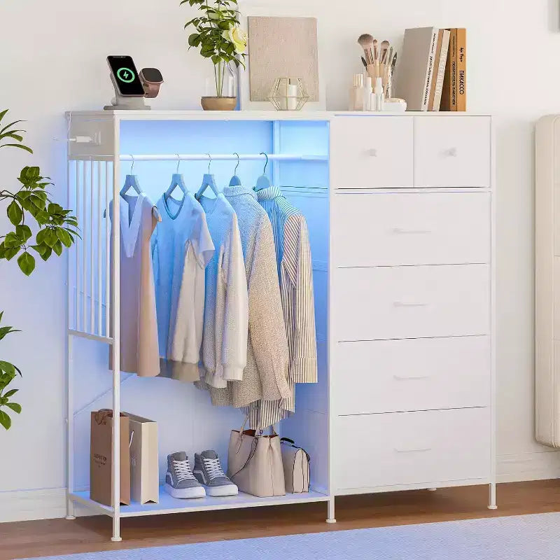 Nero/Marrone/Grigio/Bianco | Cassettiera a 6 cassetti con appendiabiti, LED e stazione di ricarica | 1 persona
